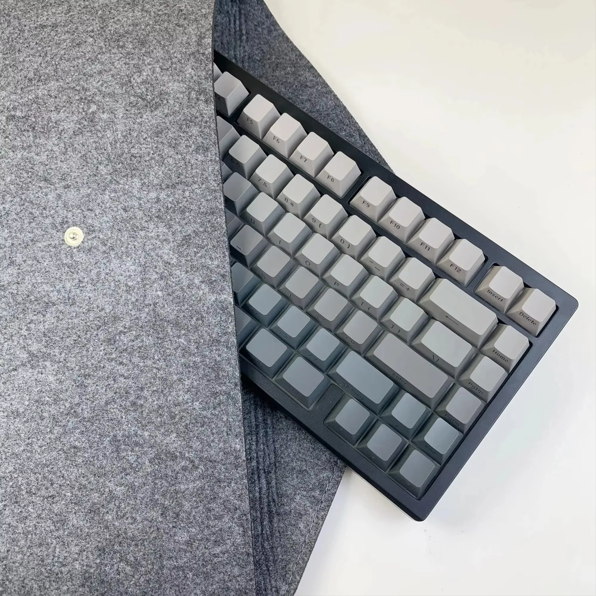 MathewTech Felt Keyboard Bag – Scratch & Dust-Resistant Protective Cover for Mechanical Keyboards | 65% / 75%